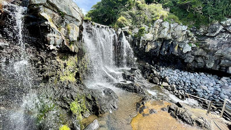 Sojeongbang Waterfall jeju 4